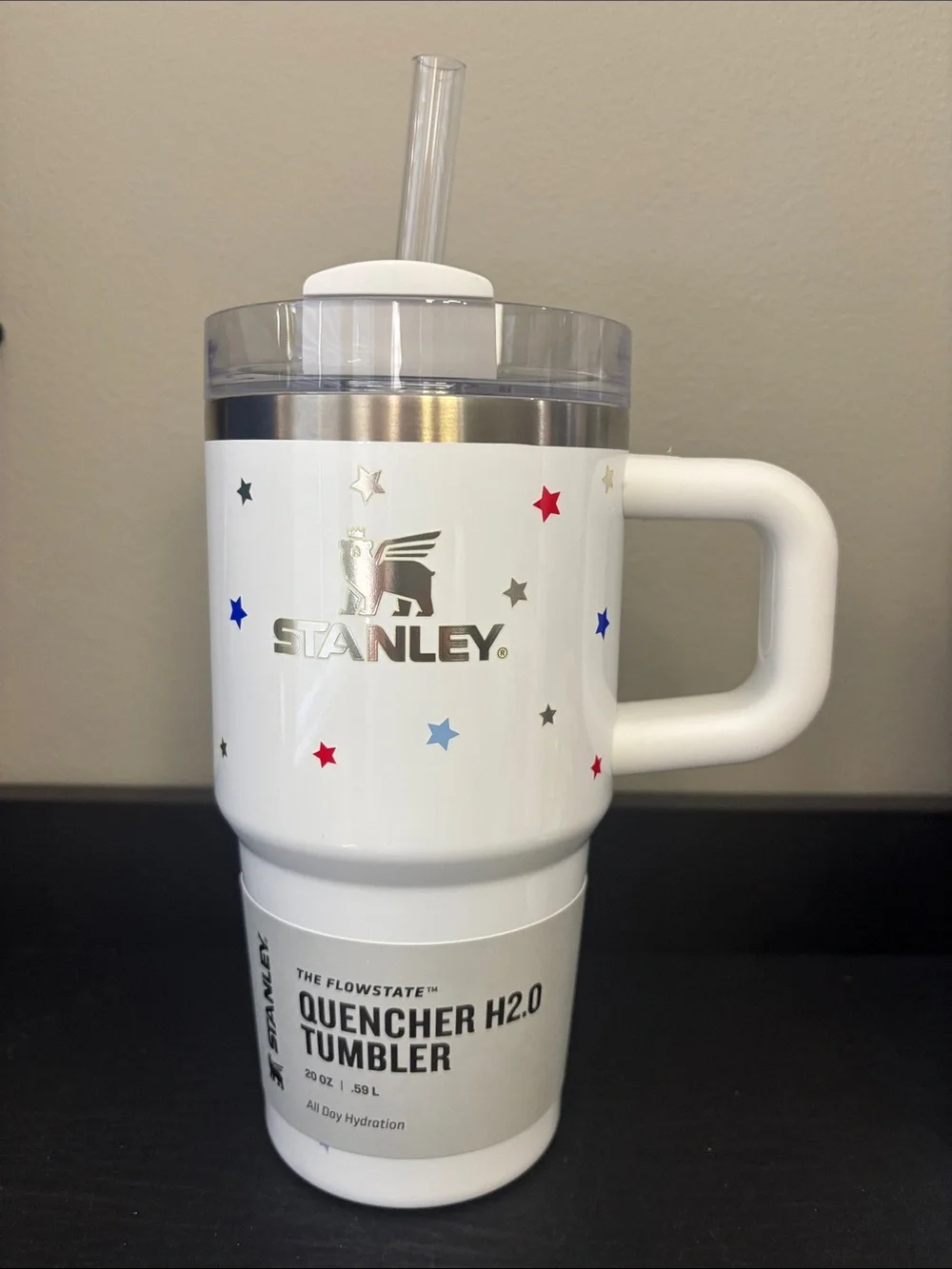 Stanley White with stars 20oz travel mug - Picture 2 of 7